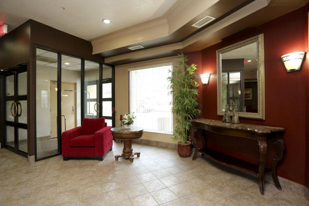 The Bridgeport Inn Fort Mcmurray Exterior photo