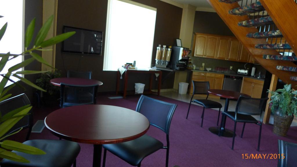 The Bridgeport Inn Fort Mcmurray Exterior photo