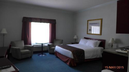 The Bridgeport Inn Fort Mcmurray Exterior photo