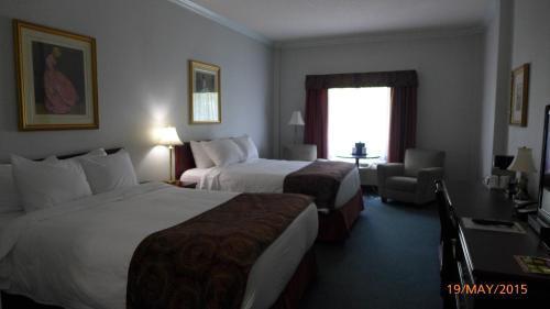 The Bridgeport Inn Fort Mcmurray Exterior photo